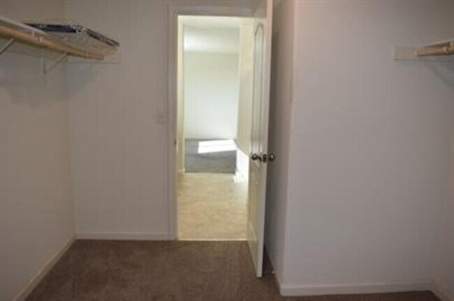 Building Photo - 4297 Lasalle Dr