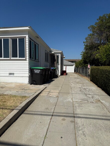 Building Photo - 321 S New Ave