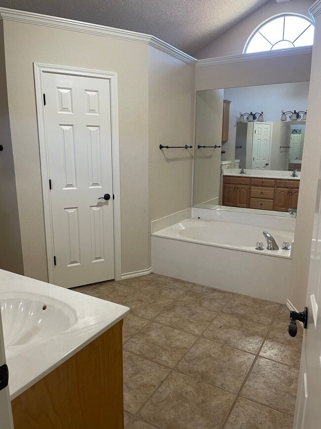Building Photo - 4 Bedroom in Bacon Crest