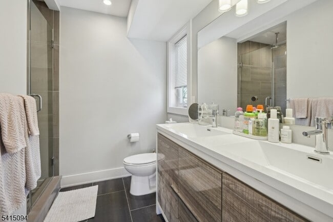 Building Photo - 66 Church St