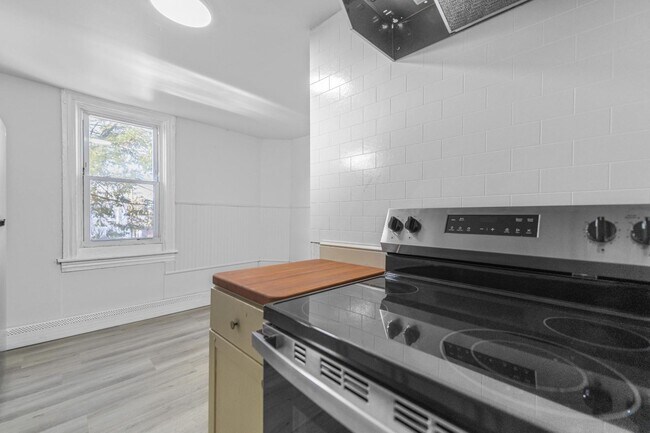 Building Photo - 520 Lincoln Ave