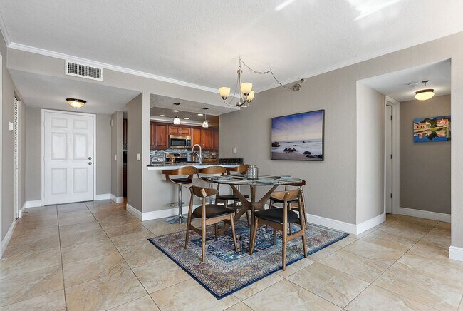 Building Photo - Spacious Waterfront 2/2 condo - Furn. or U...