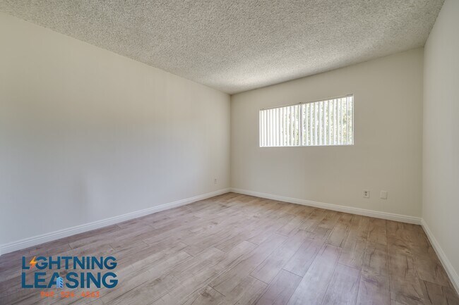 Building Photo - 5130 1/2 Yarmouth-25D
