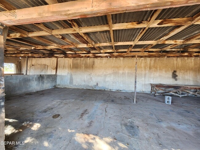 Building Photo - 6643 Westside Dr
