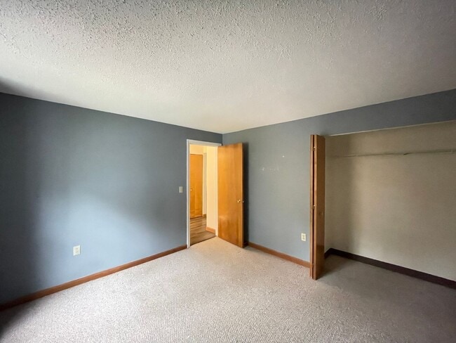 Building Photo - 37 Alice Dr