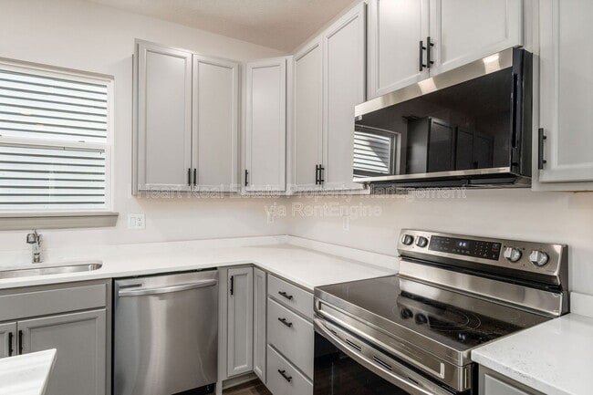 Building Photo - 72 Hayden Ave