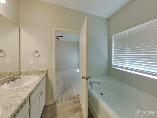 Building Photo - 252 Oaken Bucket Dr
