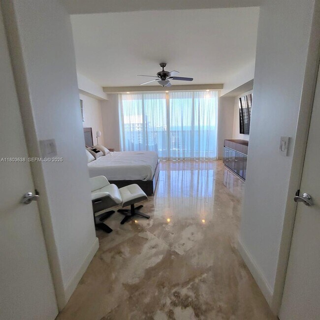 Building Photo - 1830 S Ocean Dr