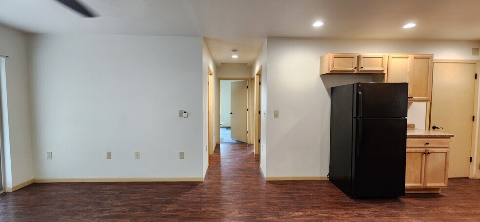 Building Photo - 1465 Green Bay St
