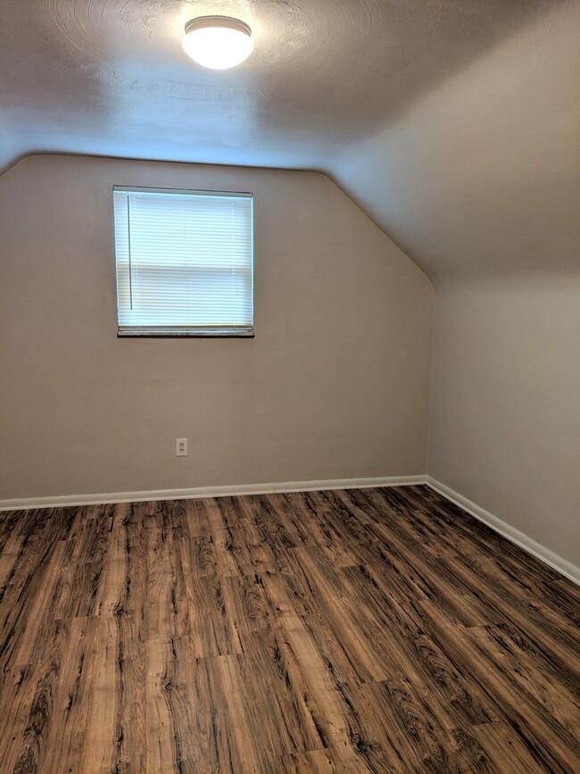 Building Photo - Beautifully Kept 4 Bedroom House next to U...