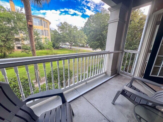 Building Photo - 2 Bed, 2 Bath Condo at amenity-rich The Me...