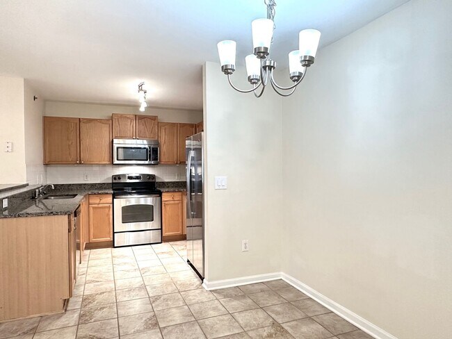 Building Photo - 1 Bed/1 Bath Condo. You'll Love This Commu...