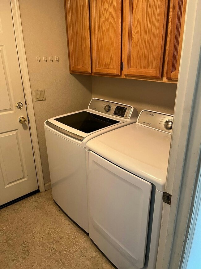 Building Photo - 10191 Gatemont Cir