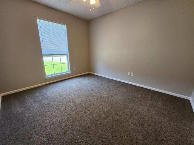 Building Photo - 366 Hickory Grove St