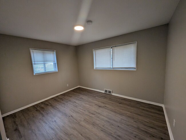 Building Photo - **$500 Security Deposit & 1st Month Free w...