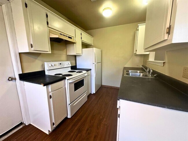 Building Photo - 910 NW Dearborn Ave