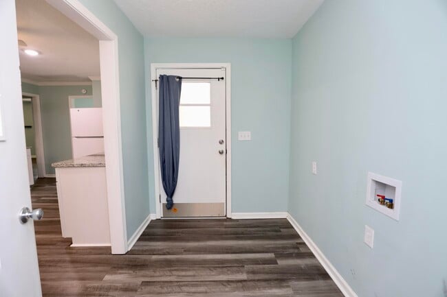 Building Photo - 807 N Guignard Dr