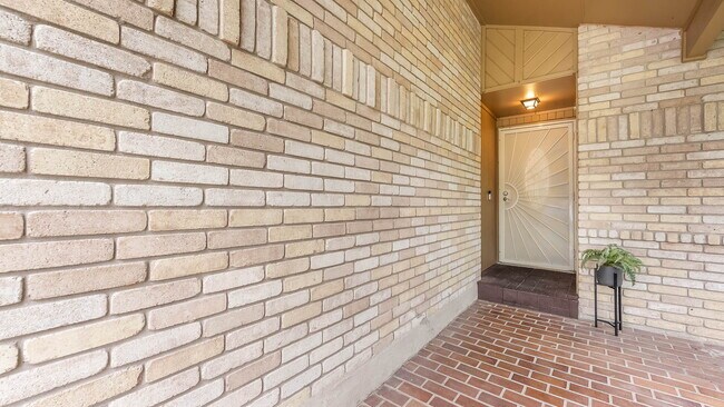 Building Photo - 8010 Misty Park St