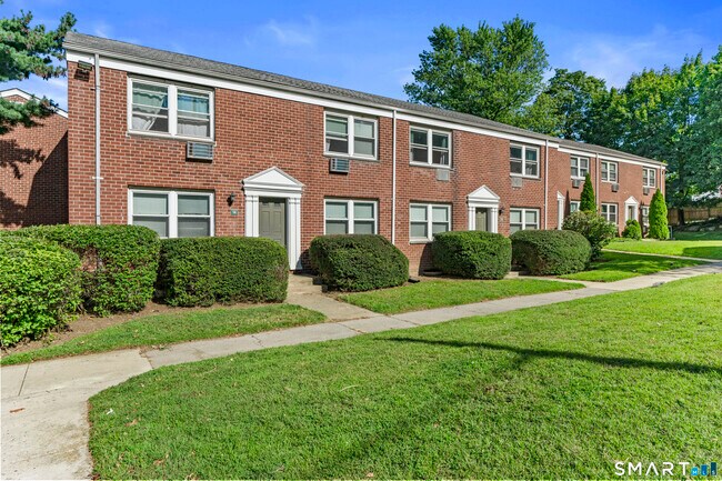 Building Photo - 13 Hamilton Ct