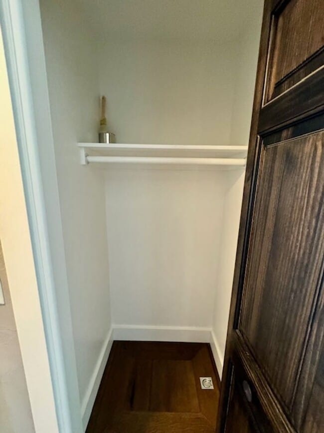 Building Photo - 3 Bedroom, 2 1/2 Bathroom Townhouse -2 weeks free rent with 1-year lease-