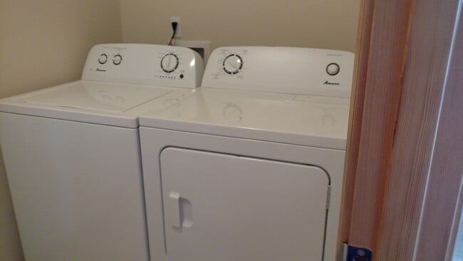 Building Photo - Very well maintained home in Poulsbo.