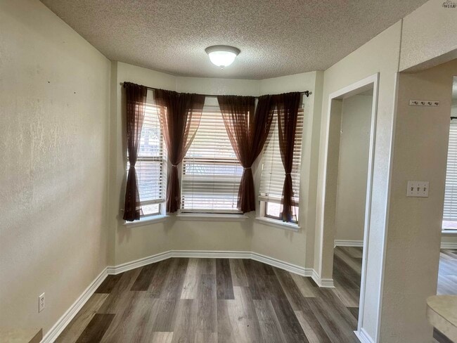 Building Photo - 2 Bayberry Ct