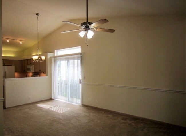 Building Photo - 14019 S Oakdale Cir