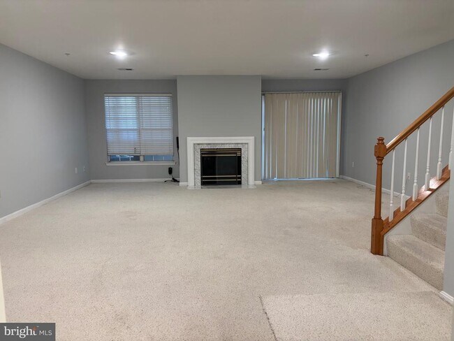 Building Photo - 15115 Deer Valley Terrace