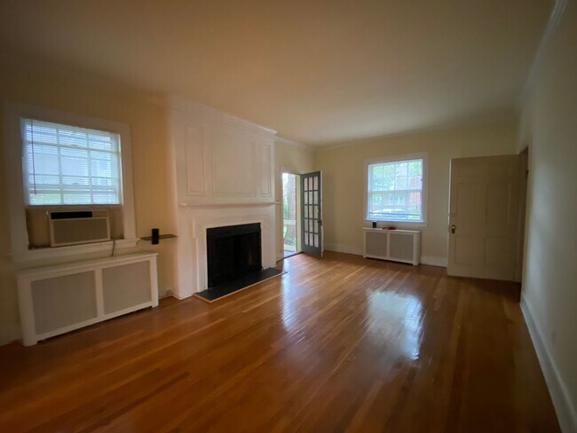 Building Photo - 4304 Bromley Ln