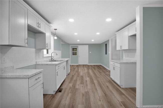 Building Photo - 838 W 3rd Ave