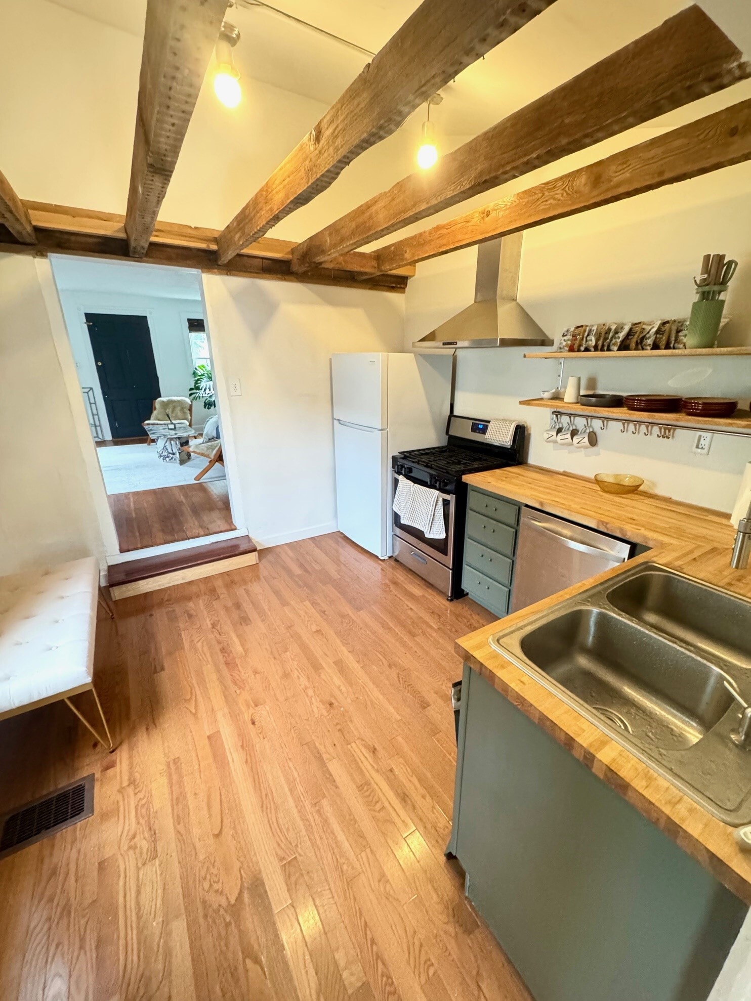 Building Photo - 567 Spring Mills Rd