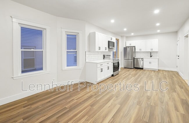 Building Photo - 28 Clark St