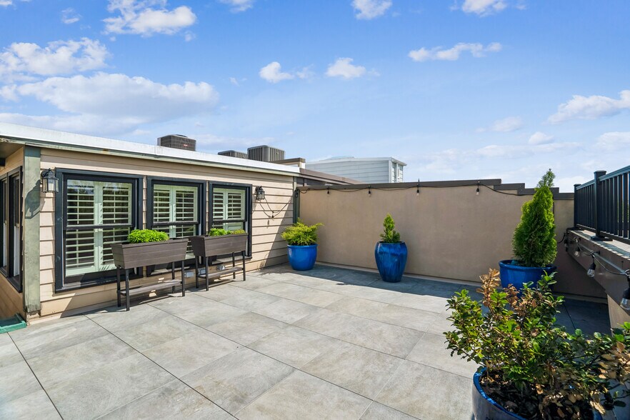 Building Photo - 1343 Q St NW