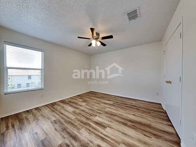 Building Photo - 1039 Mazourka Dr