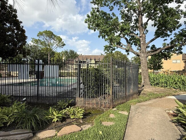 Building Photo - 9383 Pagewood Ln
