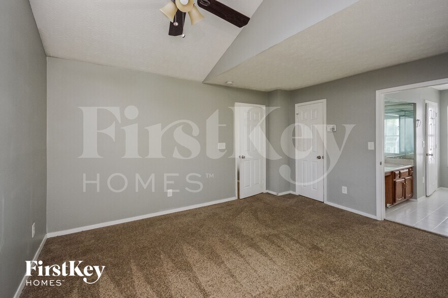 Building Photo - 1240 Woodstream Dr