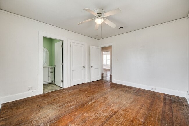 Building Photo - 2 Bedroom 1.5 bath All Brick Ranch in Rock...