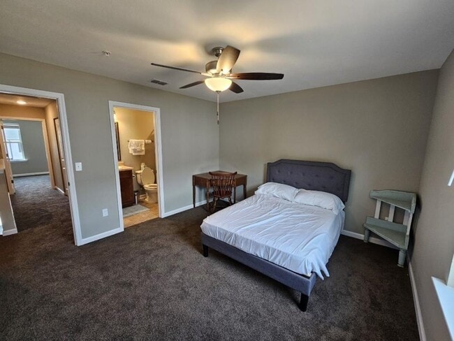 Building Photo - 2245 Del Carmel Way