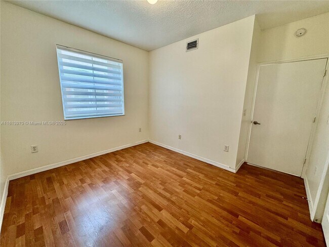 Building Photo - 6520 NW 114th Ave