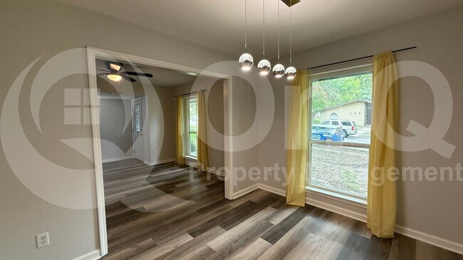Building Photo - 306 Wildbriar Dr