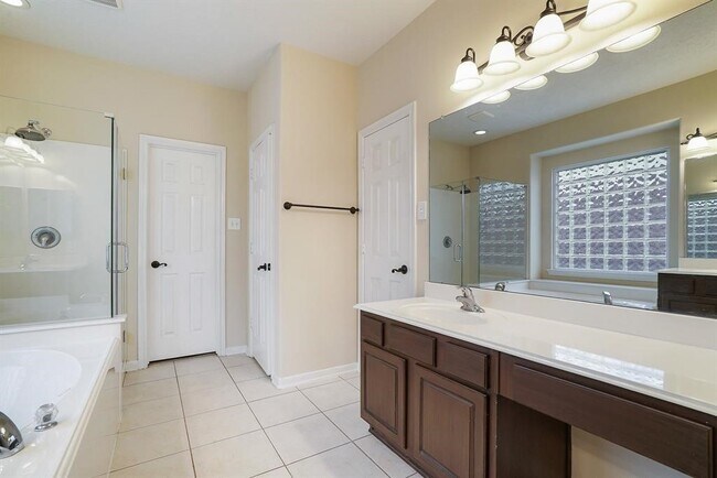 Building Photo - 7211 Emerald Run Ln