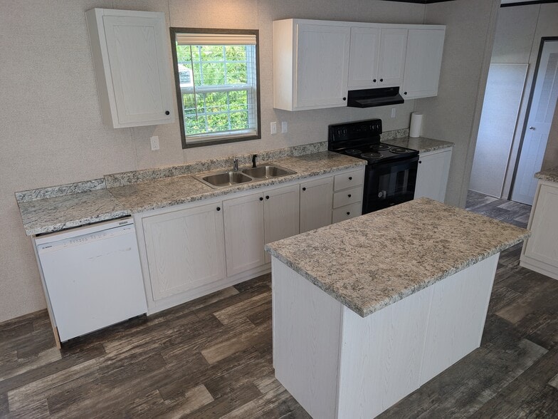 Building Photo - 3051 SW 50th St