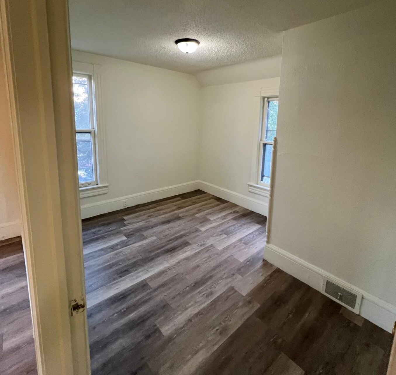 Building Photo - 1137 Bluff St