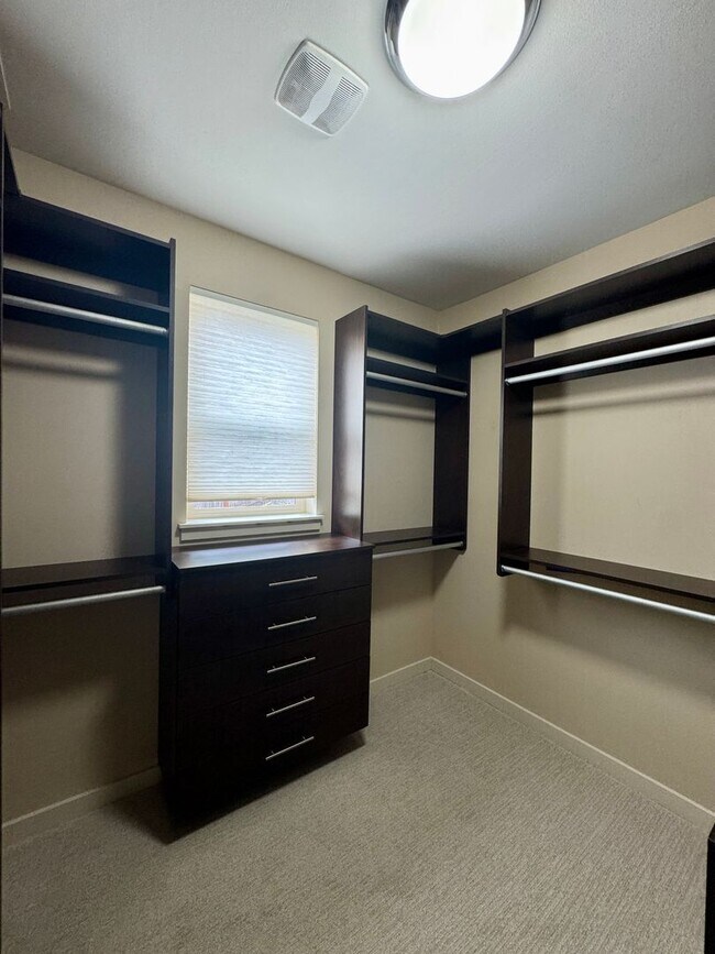 Building Photo - Stunning Bainbridge Island 4 bedroom home....available now!