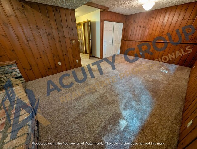Building Photo - Elm Creek Park adjacent Large 2+BR House For Rent