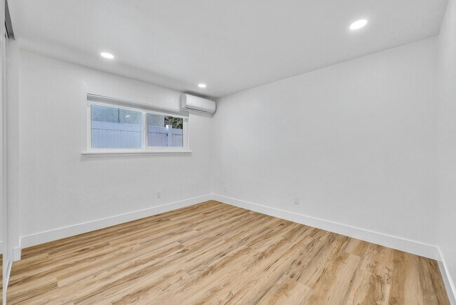 Building Photo - 18425 Patterson Ln