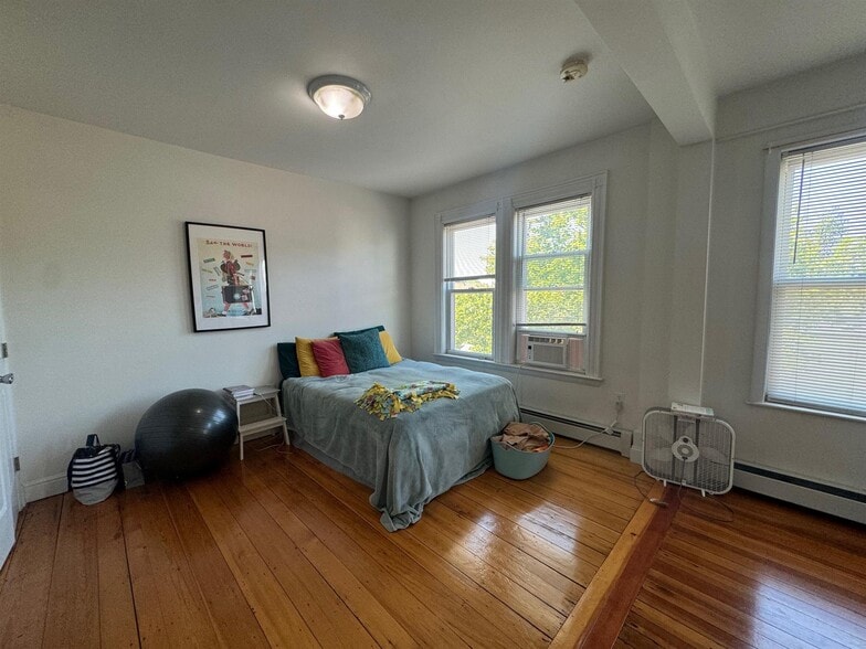 Building Photo - 38 Craigie St