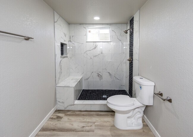 Building Photo - Newly Remodeled 5 Bed Home with Huge Yard