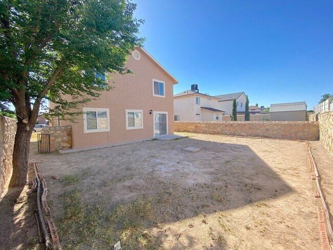 Building Photo - 4bed/2bath plus Bonus Loft!