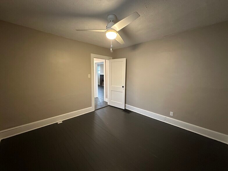 Building Photo - 424 Cherry St